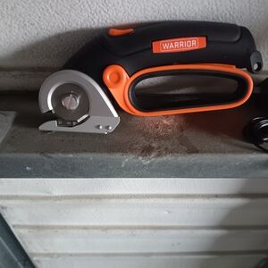 Warrior cutting saw with 4" cutting blade